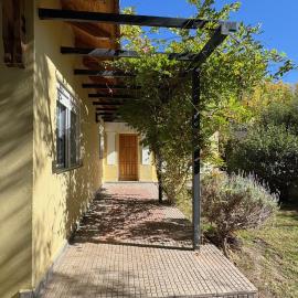 Bright House in Mendoza with Swimming Pool, hotel in Ciudad Lujan de Cuyo