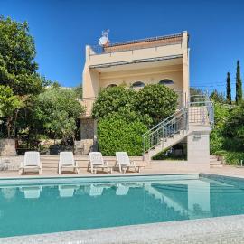 Villa Provencal - Beachfront Villa with Infinity Pool