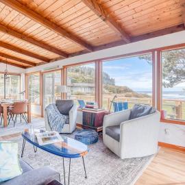 Shoreline Cottage Oceanfront Vacation Rental, hotel em Cape Meares