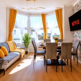 Stylish 3 Bedroom Sea View Apartment -Free Parking- Sleeps 9, ξενοδοχείο σε Μπόγκνορ Ρέτζις