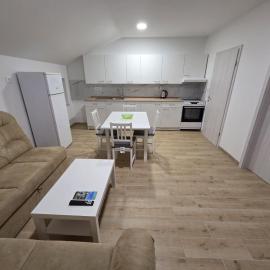 Apartma Pri Stevotu, Hotel in Deskle