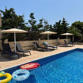 AFRODITI APARTMENTs, Hotel in Perivolia