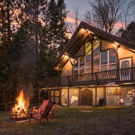 Waterfont cottage with private dock and watercrafts, hotel v destinaci Saint Adolphe D'Howard