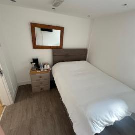 The Dublin Packet Double Room Number 8