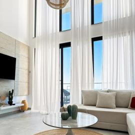 ELLI Azure Loft & 2-Floor Boho Duplex with Rooftop Terrace & Infinity View, hotel di Cyprus