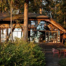 La Conner Glass Cabin by Boutique