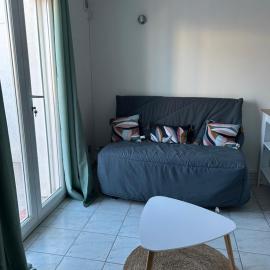 Studio avec terrasse calme et ensoleillée