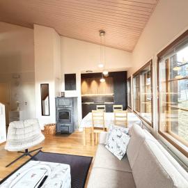 Ruka Center Chalet 3B4 - Ski-In Ski-Out - All services nearby - AC - Fireplace - Wifi - Own parking place, hotel v destinácii Ruka