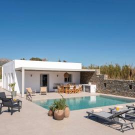 Moonshine Villa - A stone's throw from the beach, hotel in Piso Livadi