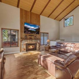 House of Tyrol 4 bedroom home with Lake Views