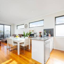 Tropical Glenroy 3 bedroom with Balcony and Parking