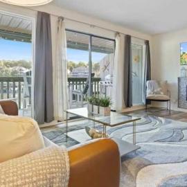 The Luxe Lakefront