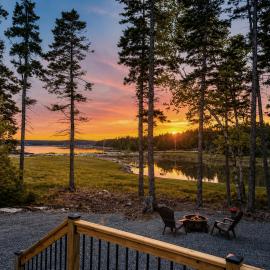 Oceanfront Sunset View Cabin, hotel en Milbridge
