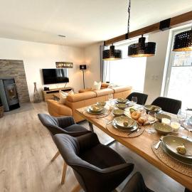Doppelhaus für Gruppen mit 4 Schlafzimmern, Hotel in Jesendorf