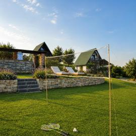Mreznicka Idila resort- 3 riverside tiny houses with pool&jacuzzi, hotel en Galović-Selo