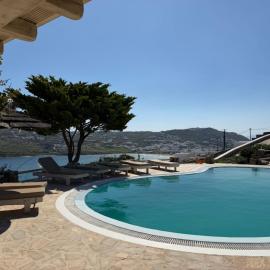 Stylish villa in Ornos with Amazing View &Pool access, Hotel in Ornos