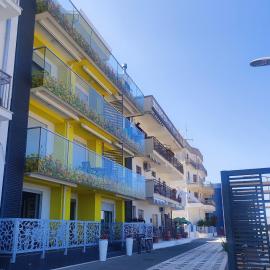 Yellow Dream B&B 3, hotell sihtkohas Torre Melissa