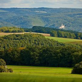 Ferienhaus Hofgut von Schaewen, hotelli kohteessa Waldesch