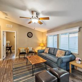 Tahoe 4BR Sleeps 8 with AC, Near Lake, Casinos & Ski