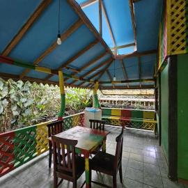 One Love - Pet Friendly - Playa Chiquita: Cocles'te bir otel