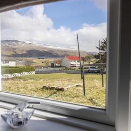 Relaxed Stay with Fjord Views in Hvalvik
