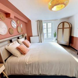 Maison Bleue au Centre-ville de Josselin, hôtel à Josselin
