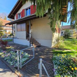 Swiss Chalet direkt am Thunersee, hotel en Thun