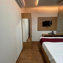 Hotel jbs inn