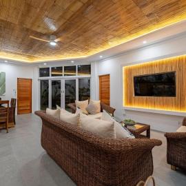 Modern, private 3-bed house in the heart of Dauin, hotel din Dauin