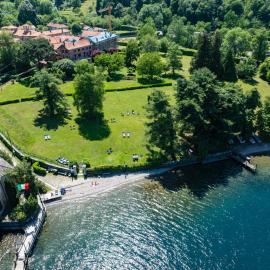 Casa Relax with garden in front of the lake