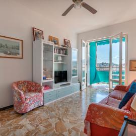 Panoramic balcony in the heart of Lavagna
