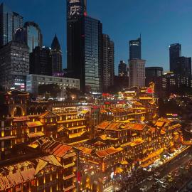 Kaboting Hotel Chongqing Prime Location Near Jiefangbei & Hongya Cave, 1 Minute Walk to Metro, Ideal for International Guests,Free Self-Service Laundry, Free High-Speed WiFi,Free Chinese Tea, Free Travel Advice, hotel in Chongqing