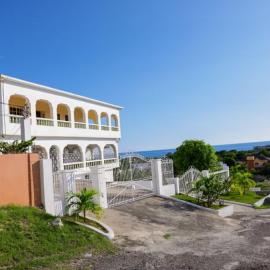 Oceanview Retreat - 3 bedroom, hotel in Bull Bay