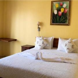 Deva Devi Beach Inn, hotell i Sampalan