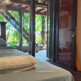 Castaway Surf Retreat, hotel u gradu 'Sekongkang'