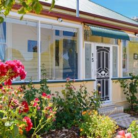 Rosehaven Retreat - Pool Table - Free Parking - Walk to Restaurants