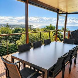 Caves Cottage - gorgeous 180 degree ocean views, Hotel in Caves Beach