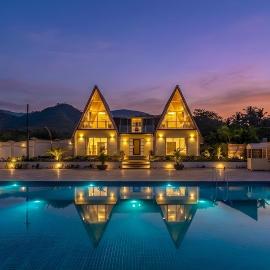 StayVista at The Rising Sun - Mumbai with Pool and BBQ - Ambernath, hotel u gradu Karjat