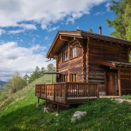 Comfortable chalet in the heart of nature, calm and peaceful, viešbutis mieste Sen Liukas