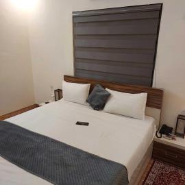 Hotel O Naveen Residancy, hotel Maneszarban