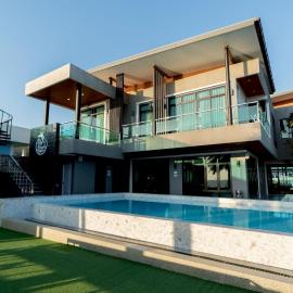 Sky Beach Pool Villa Chanthaburi 1 – hotel w mieście Laem Sing