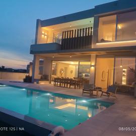 Blue Aura Beach villa Larnaca, viešbutis mieste Perivolija