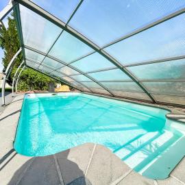 Élégante maison familiale, terrasse & piscine, hotel in Aigrefeuille-sur-Maine