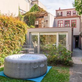 Stylish Flats with Terrace & Jacuzzi by HostWise