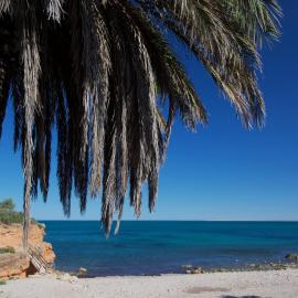 Beachfront Getaway with Fantastic Views, hotel in L'Ampolla
