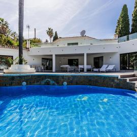 AA Guest - Jardines de Generalife Luxury Eco Villa with Private Pool, hotel a Marbella