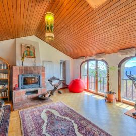 Casa Dell'Antonio with Sauna - Happy Rentals, hotel in Aranno