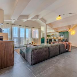 Luxury Penthouse with Mountain View & Fireplace