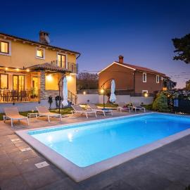 Villa Tramontana near Pula for 6 persons with 30m2 private pool, hotel em Jadreški