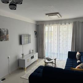 EM Homes Modern 1-Bedroom Apartment with Pool 15 Minutes from JKIA Airport, hotel di Marimbeti